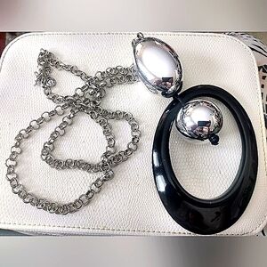 SO MOD ♥️ acrylic & silvertone pendant ♥️